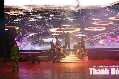 Vở kịch hát 'Khoảng trời con gái' chạm đến trái tim khán giả xứ Thanh