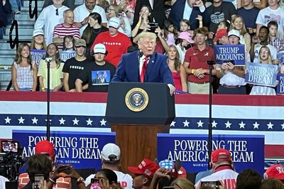 Ông Trump tin Iran sớm quay lại đàm phán, Tehran tiếp tục cảnh báo cứng rắn