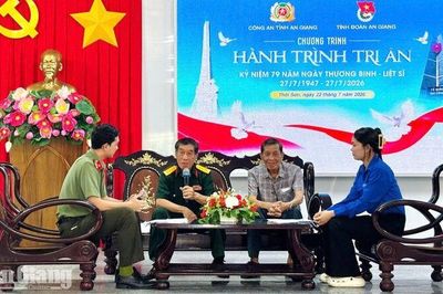 Gần 100 triệu đồng tri ân người có công tại phường Thới Sơn
