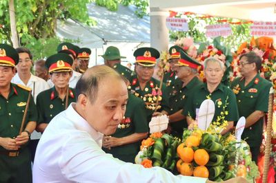 Lãnh đạo thành phố dâng hương tưởng niệm anh hùng liệt sĩ đặc công - biệt động thành Đà Nẵng