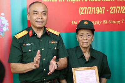 Bộ Tư lệnh Quân khu 5 bàn giao nhà tình nghĩa tặng thương binh tại phường Tam Kỳ