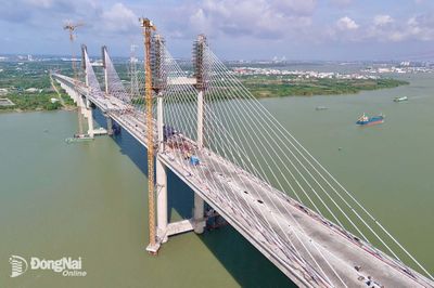Hợp long cầu nối Thành phố Hồ Chí Minh với Đồng Nai trên cao tốc Bến Lức - Long Thành
