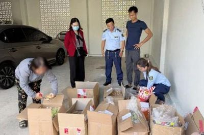 Xử phạt 2 cơ sở kinh doanh bánh, kẹo không rõ nguồn gốc, xuất xứ