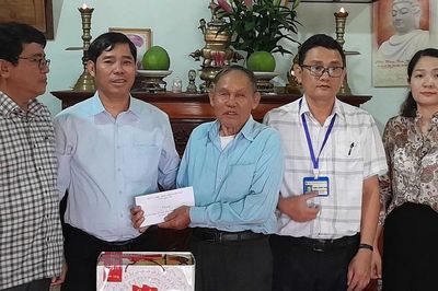 Phó Chủ tịch Thường trực Ủy ban MTTQ Việt Nam tỉnh Gia Lai thăm, tặng quà 6 gia đình chính sách