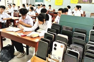 Nên ban hành quy định quản lý sử dụng điện thoại, mạng xã hội đối với học sinh dưới 16 tuổi