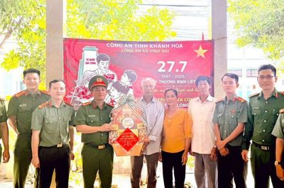 Công an xã Vĩnh Hải tổ chức bữa cơm tri ân Mẹ Việt Nam anh hùng