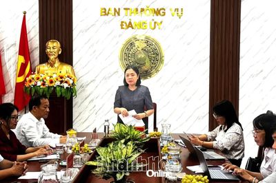 Phó Chủ tịch Thường trực Ủy ban MTTQ Việt Nam tỉnh Trần Thu Mai làm việc với Ban Thường vụ Đảng ủy xã Ninh Phước