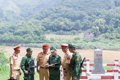Phối hợp tuần tra, giữ bình yên trên tuyến sông biên giới