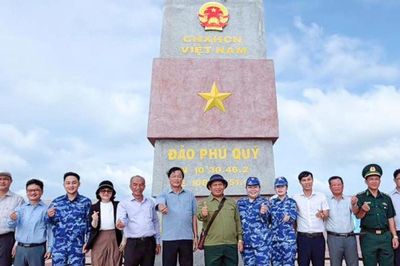 Tăng cường gắn kết, đồng hành cùng quân và dân Đặc khu Phú Quý