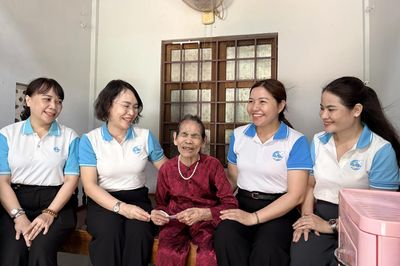 Tri ân các anh hùng liệt sĩ và thăm Bà mẹ Việt Nam anh hùng nhân dịp 27/7