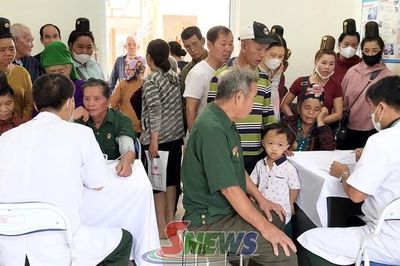 Bệnh viện Quân y 6: Khám, cấp thuốc miễn phí cho người dân phường Chiềng Sinh
