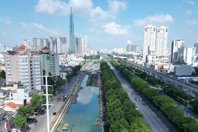 Cận cảnh rạch Đá Đỏ nối sông Sài Gòn đang đổi diện mạo sau nhiều năm ô nhiễm