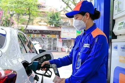 Bộ Công Thương đề xuất cho doanh nghiệp tự quyết giá xăng dầu