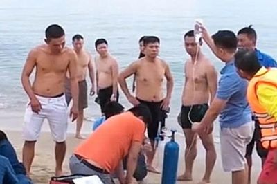 Nhóm y bác sĩ cứu sống du khách ngừng tuần hoàn ở biển Nhật Lệ