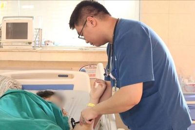Thiếu niên 15 tuổi bị đột quỵ liệt nửa người