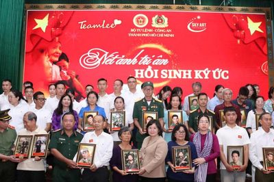 Những 'người giữ lửa' và cuộc hội ngộ qua những bức di ảnh