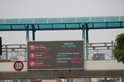 Hà Nội: 36 màn hình LED kết nối AI giúp người dân tránh ùn tắc từ xa