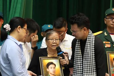 Xúc động chương trình trao tặng di ảnh liệt sĩ