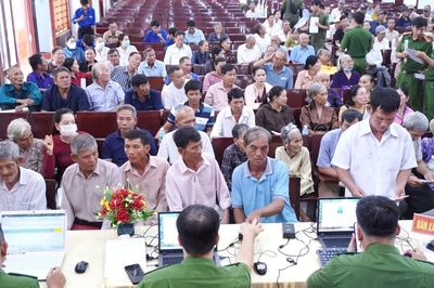 Công an Khánh Hòa lấy mẫu sinh phẩm thân nhân liệt sĩ tại 5 xã phía Bắc