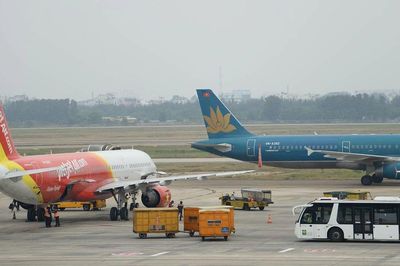 Giá vé máy bay hạ nhiệt mạnh, nhiều chặng giảm sâu 50%