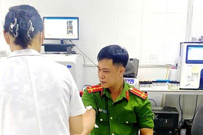 Thượng úy Công an hiến máu kịp thời, cấp cứu thai phụ tai biến sản khoa nguy kịch