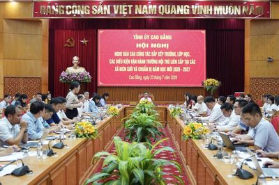 Hội nghị nghe báo cáo công tác sắp xếp trường, lớp học, các điều kiện vận hành trường nội trú liên cấp và chuẩn bị năm học mới 2026 - 2027