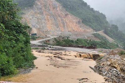Chủ động ứng phó với mưa lớn, lũ quét, ngập lụt, sạt lở đất, lốc, sét