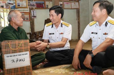 Cục Hậu cần - Kỹ thuật Quân chủng Hải quân, Hội Chữ thập đỏ tặng quà gia đình chính sách