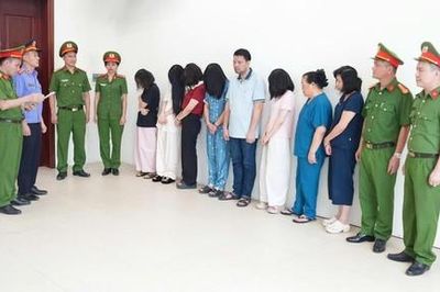 Nhóm bác sĩ 'dỏm' bơm sữa vào người bệnh rồi nói là mủ, để đôn chi phí điều trị lên gấp trăm lần
