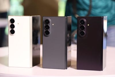 Trên tay Samsung Z Fold8 Ultra: Điện thoại gập mỏng nhất, giá gần 53 triệu đồng