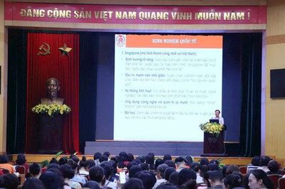 Bồi dưỡng chính trị hè cho cán bộ quản lý giáo dục, giáo viên phường Hoàn Kiếm