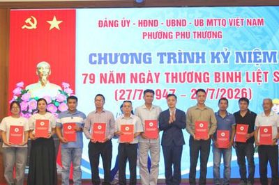 Phường Phú Thượng tri ân người có công nhân kỷ niệm 79 năm Ngày Thương binh - Liệt sĩ