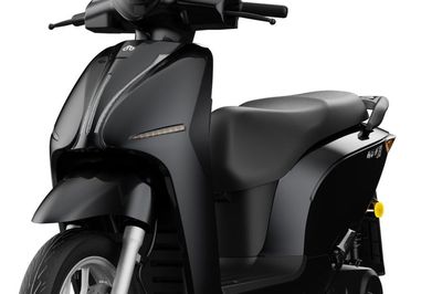 Cầm lái xe máy điện thương hiệu Việt giá hơn 30 triệu đồng sạc 15 phút chạy thêm 30km, đi tối đa 200km gây sốt thị trường
