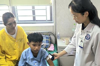 Bệnh viện Nội tiết Nghệ An ứng dụng công nghệ CGM, nâng cao hiệu quả quản lý đái tháo đường