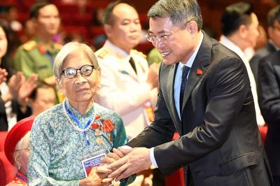 Thủ tướng dự Hội nghị tri ân người có công với cách mạng toàn quốc năm 2026