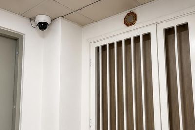 Khi camera an ninh 'soi' sang nhà hàng xóm: Có vi phạm pháp luật?