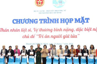 TPHCM tri ân thân nhân liệt sĩ, vợ thương binh nặng