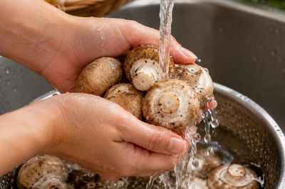 Ăn nấm vào buổi tối: Nên hay không?