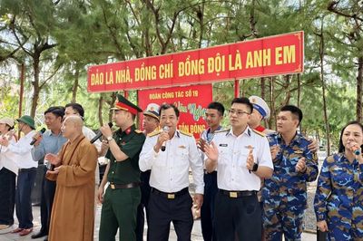 Những sân khấu đặc biệt ở Trường Sa
