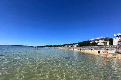 Khám phá Okinawa: Biển Emerald và Hanasaki Marche