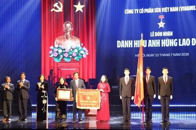 Vinamilk đón nhận danh hiệu Anh hùng Lao động