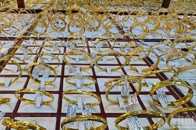 Giá vàng ngày 24/7: Vàng trong nước tiếp tục lao dốc