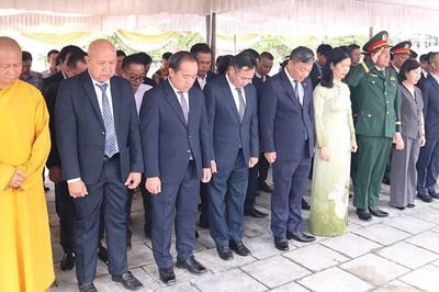Hoạt động tri ân các Anh hùng liệt sĩ tại Lào