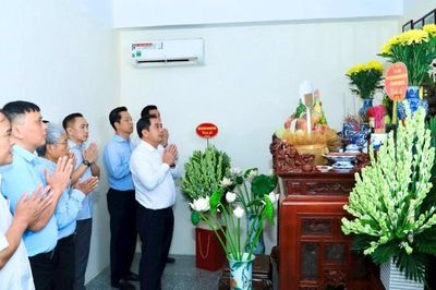 Lãnh đạo Thành ủy Hà Nội dâng hương tưởng nhớ đồng chí Lê Quang Đạo