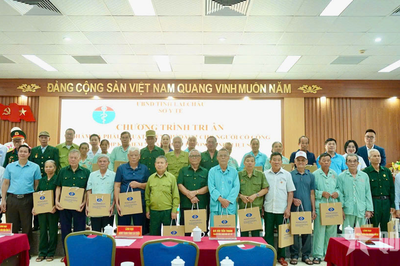 Lai Châu: Tri ân, trao quà và phẫu thuật mắt miễn phí giúp người có công