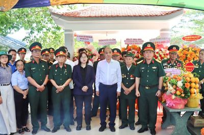 Dâng hương tưởng niệm anh hùng liệt sĩ đặc công - biệt động