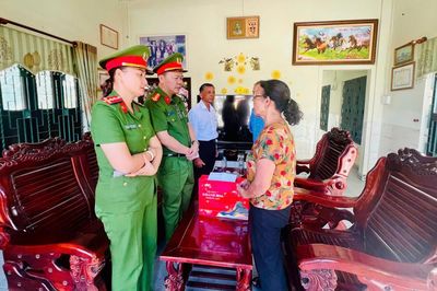 Công an cơ sở tri ân người có công
