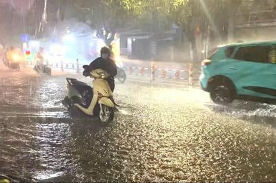 Đồng Nai: Mưa lớn, nhiều tuyến đường ngập sâu