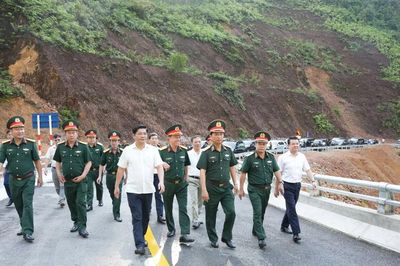 Bàn giao tuyến đường 475 tỷ đồng nối 2 địa phương miền núi ở Huế
