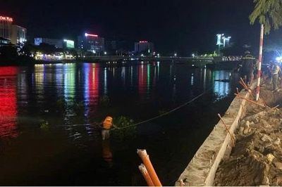 Khẩn trương tìm kiếm cháu bé đuối nước mất tích trên rạch Long Xuyên